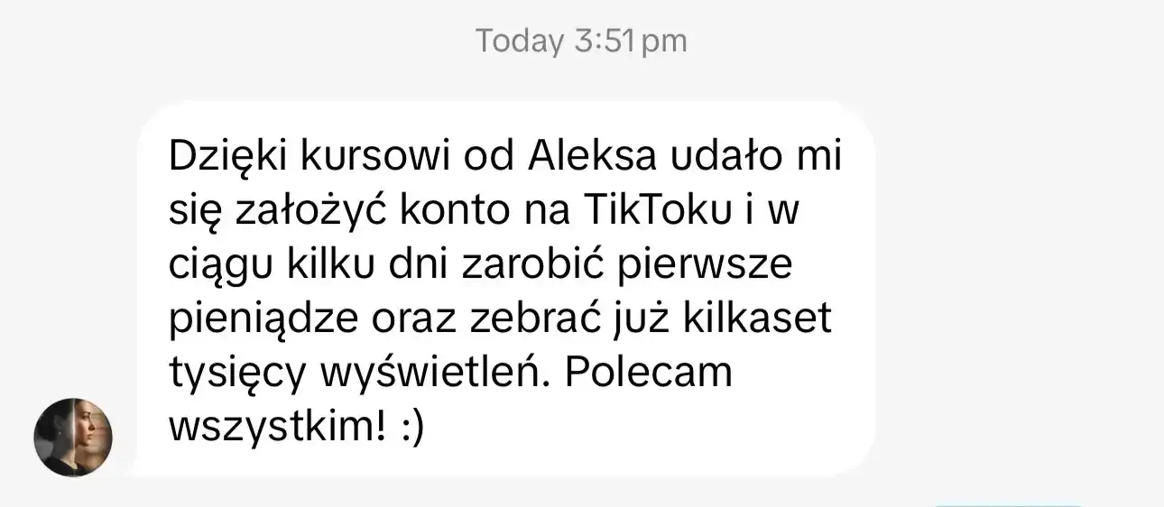 Zrzut ekranu z wiadomością od uczestnika, który chwali przejrzystość kursu